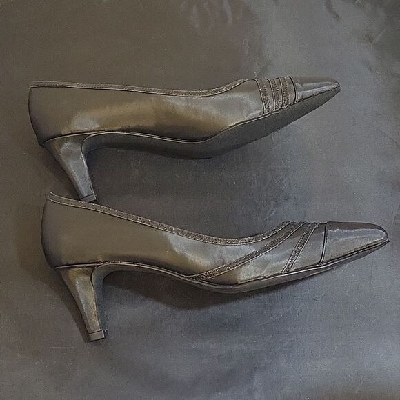 BRAND NEW EASY STREET ALIVE 5 NOBEL POINTED TOE LOW HEEL PUMPS - Picture 10 of 16